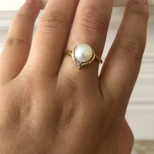 10k Yellow Gold Pearl and Diamond Ring